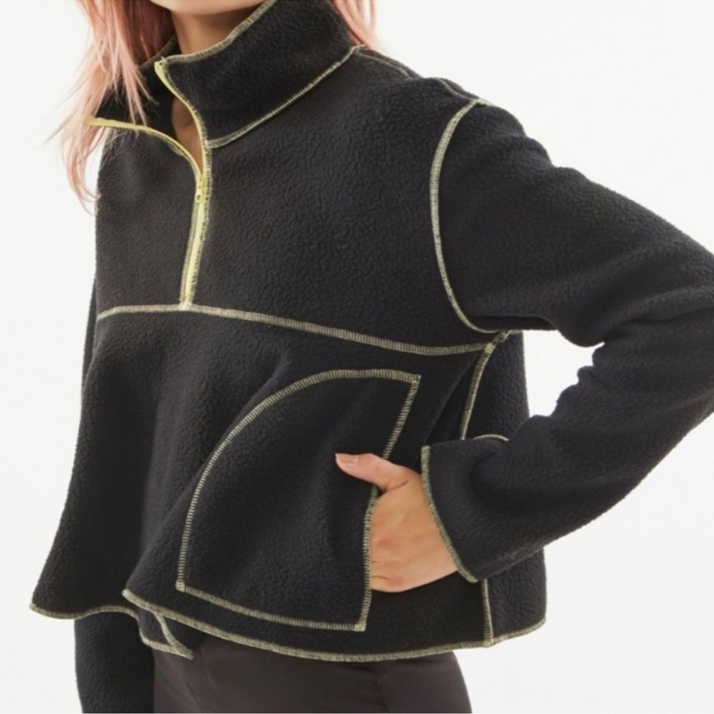 NWT Urban Outfitters Black Crop Contrast Fleece Quarter Zip Size Small